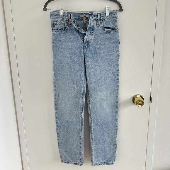 NEVER WORN Levi’s Wedgie Straight Fit Women’s Jeans Light Wash W25 L28 - Picture 1 of 6